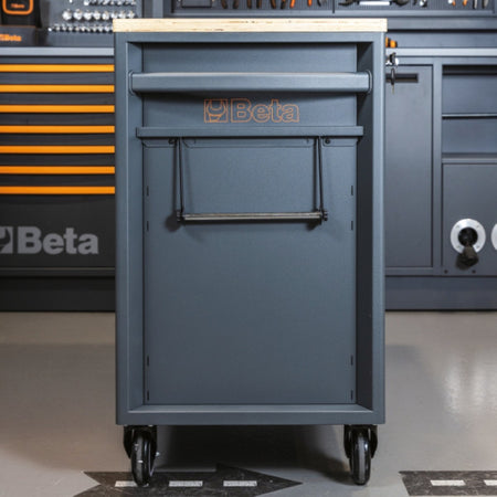 Beta RSC24AXLP/7 in antraciet met houten werkblad in de werkplaats